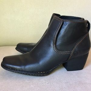 🔴Born Leather Booties